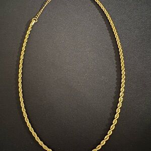 Gold twisted rope chain necklace!